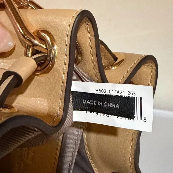 Marc Jacobs The Bucket Bag Small Tan Leather Crossbody Bag NWT $450 - Picture 10 of 12